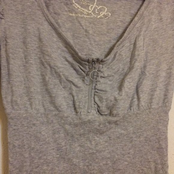 Derek Heart | Gray Low Cut Top with Ruched Sleeves - Picture 3 of 4